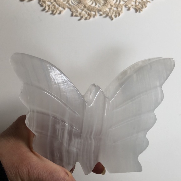 ⭐️Host Pick⭐️- Glass Butterfly Napkin holder - Picture 12 of 16